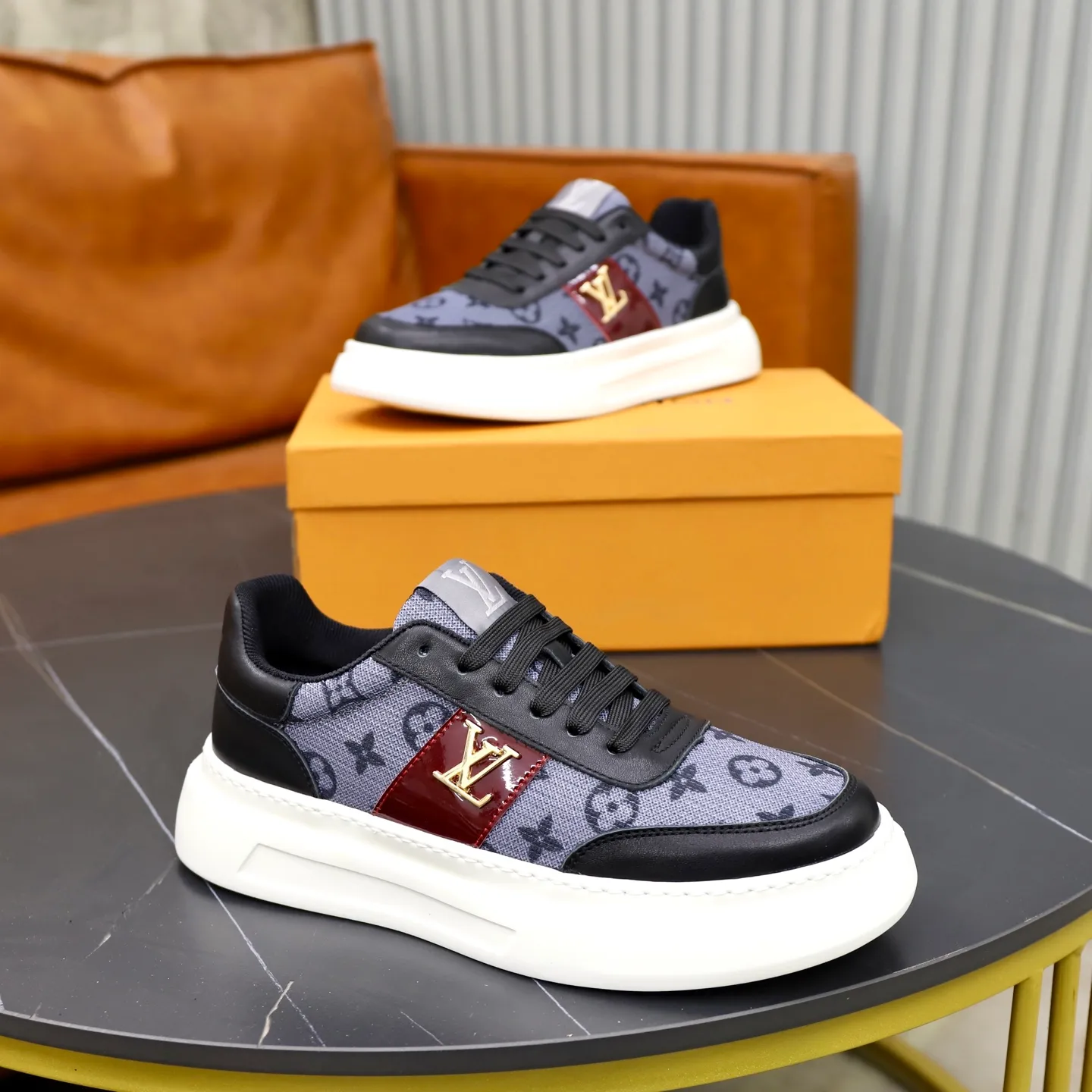Ex-factory price: 420💰🙅‍♂️🙅‍♂️🙅‍♂️ Brand: LV Louis Vuitton Standard code: 38-44 (45 customized) Grade: Same as the official website Material: Original cowhide splicing fabric Comfortable cowhide lining Increased lightness, wear-resistant and soft outsole Style category: Men's fashionable casual shoes Running sneakers Distinguished luxury brand elements Top luxury Color: actual picture color